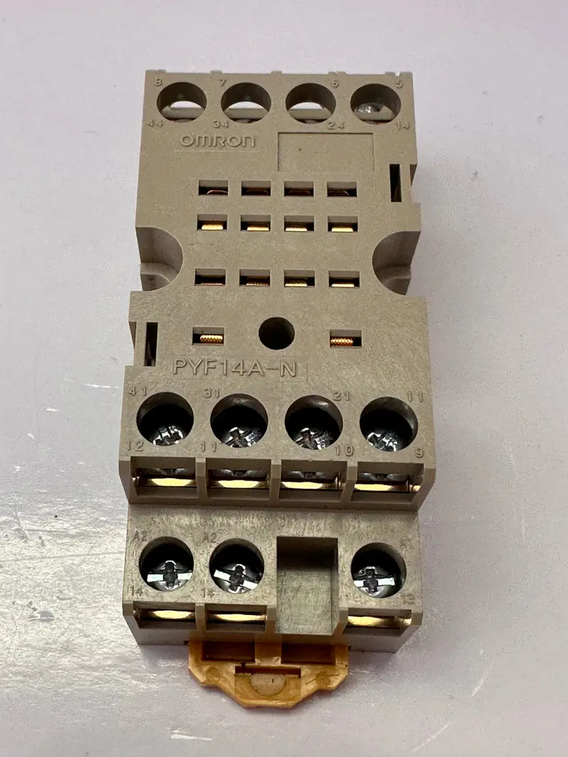 Omron Pyf14a-N Socket, Din Rail/Surface Mounting Screw Terminal 1