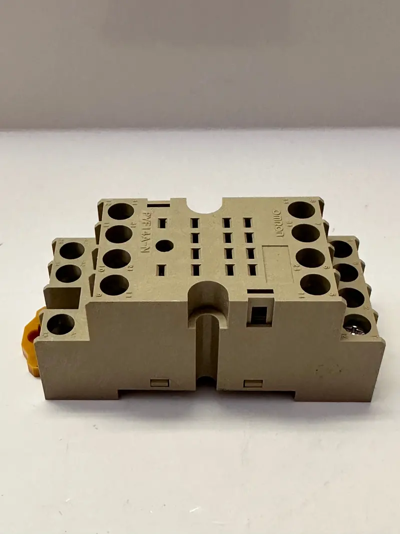 Omron Pyf14a-N Socket, Din Rail/Surface Mounting Screw Terminal 2
