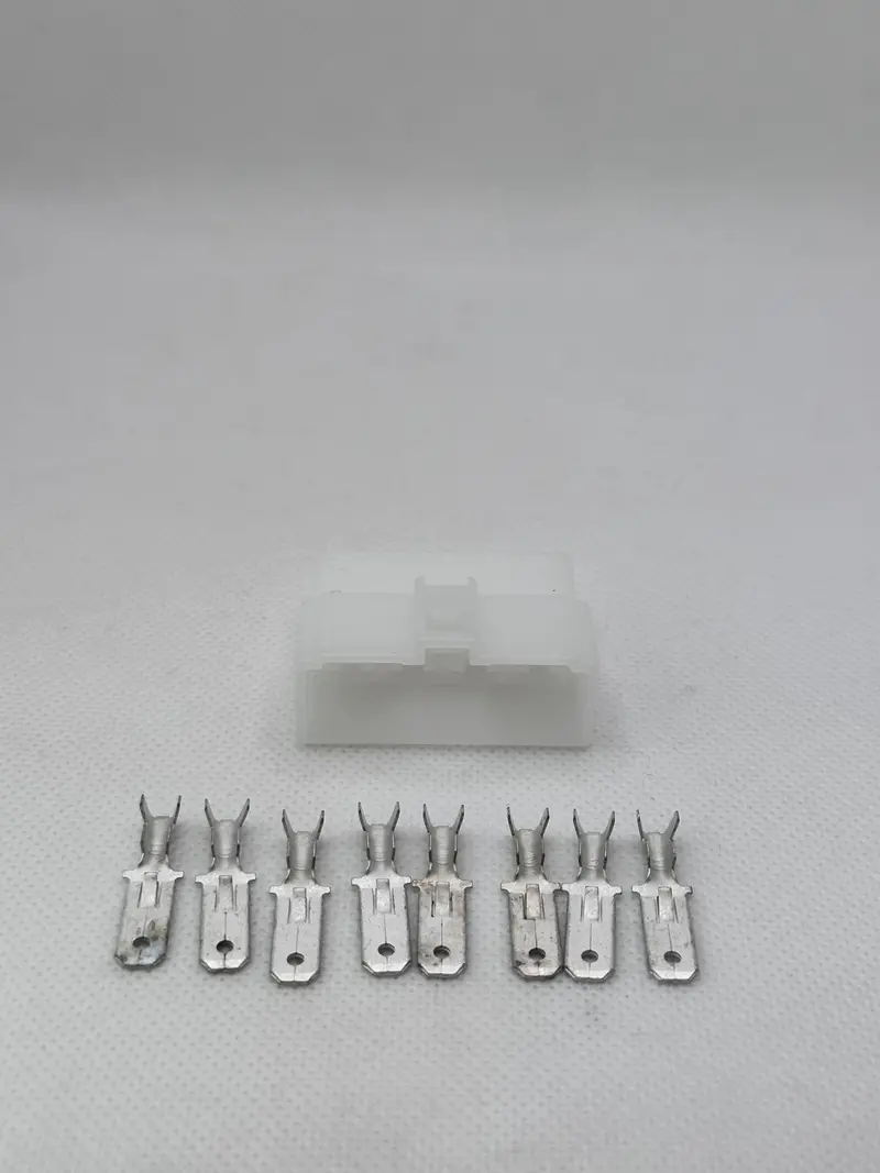Qvc8f10 - 8 Circuit Reverse Female Housing (8Ma-250), 80 X Male Terminal (805502Bl2) 1