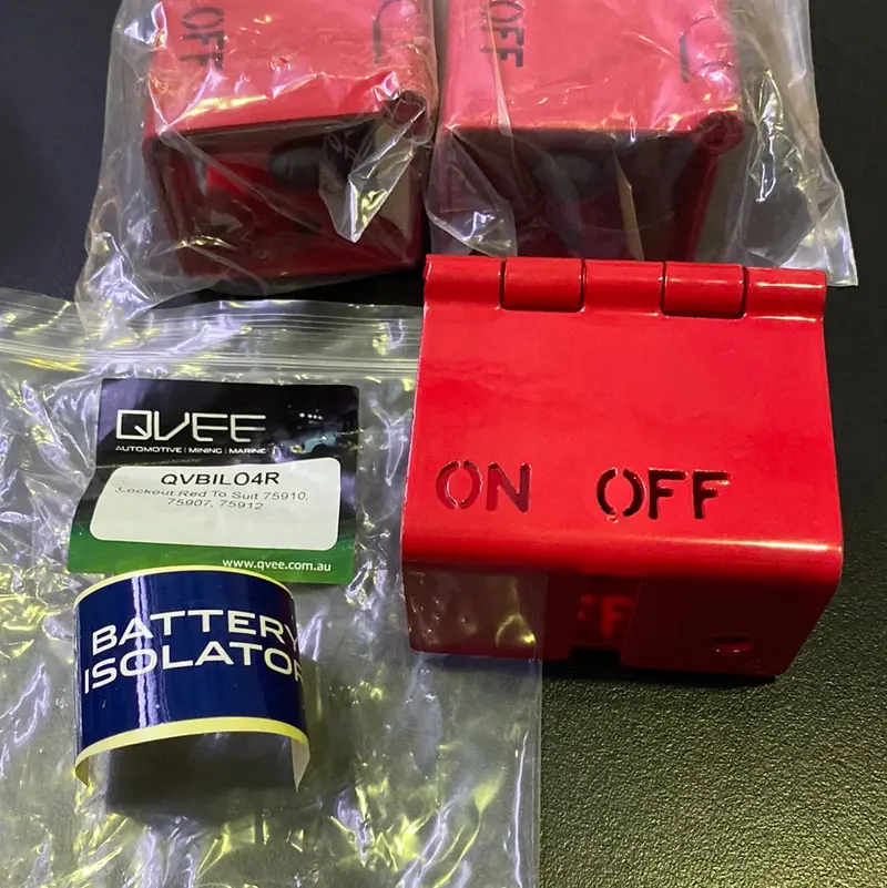 Qvee Qvbilo4r Battery Isolation Bracket - Red 1