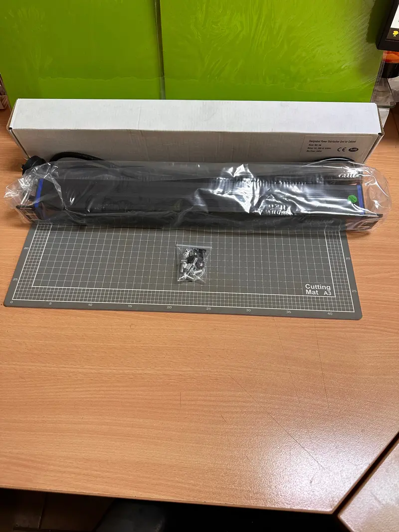 Racktech 5 Way Horizontal Power Rail 9001-Rb Nib 1