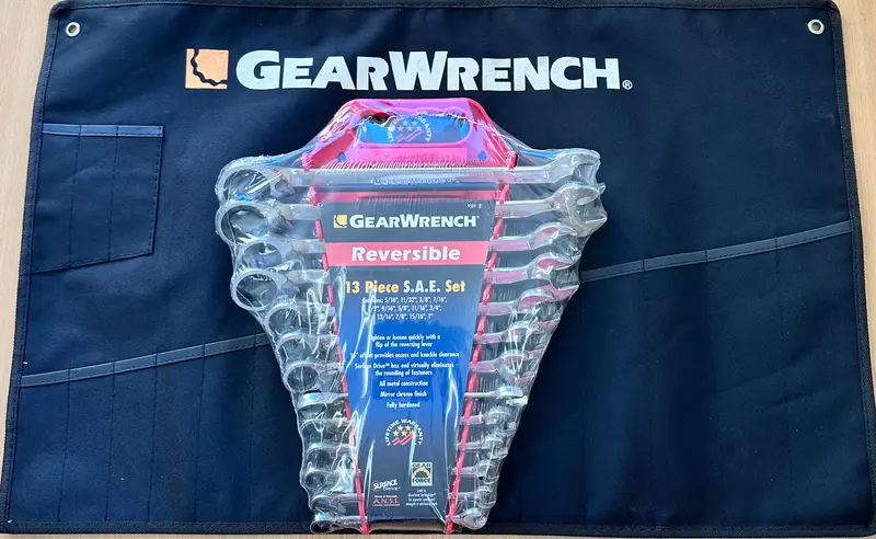 Reversible Ratcheting 13 Piece S.A.E Spanner Set ** Sale***With 18 Pocket Wrench Roll 1