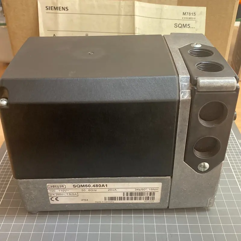 Siemens / Landis & Gyr Air Damper Actuator  Sqm50.480A1 C/W 10Mm Drive Shaft + Potentiometer + Analog Input Module 1