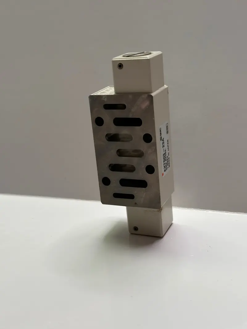 Smc Axt503-23A Interface Flow Control Manifold, Iso1, Vfr2000 Sol Valve 4/5 Port 1