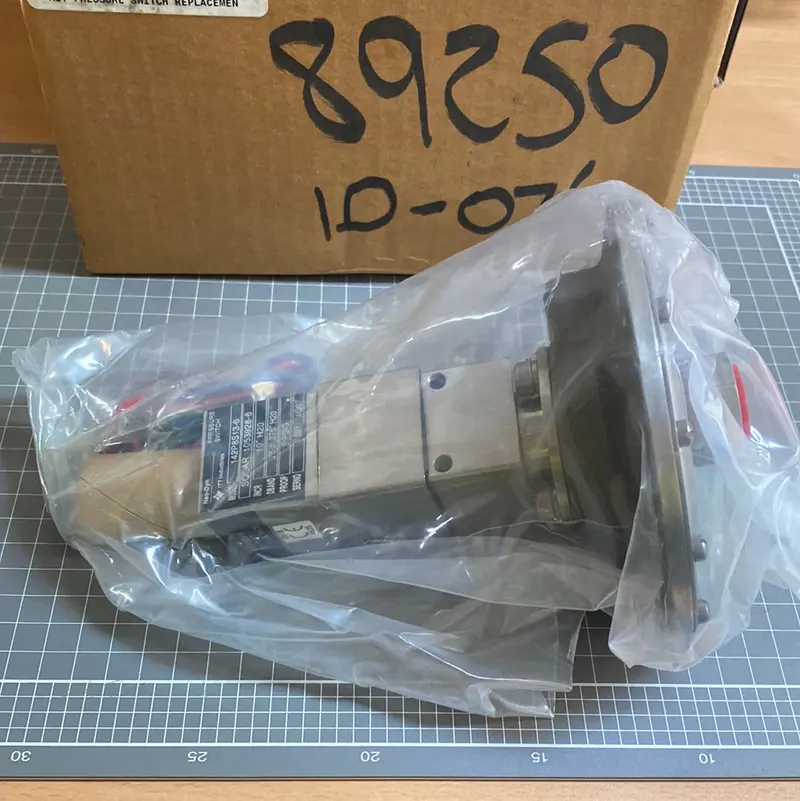 Solar Turbines 1059285-100 Pressure Switch 142P8s13-6 1