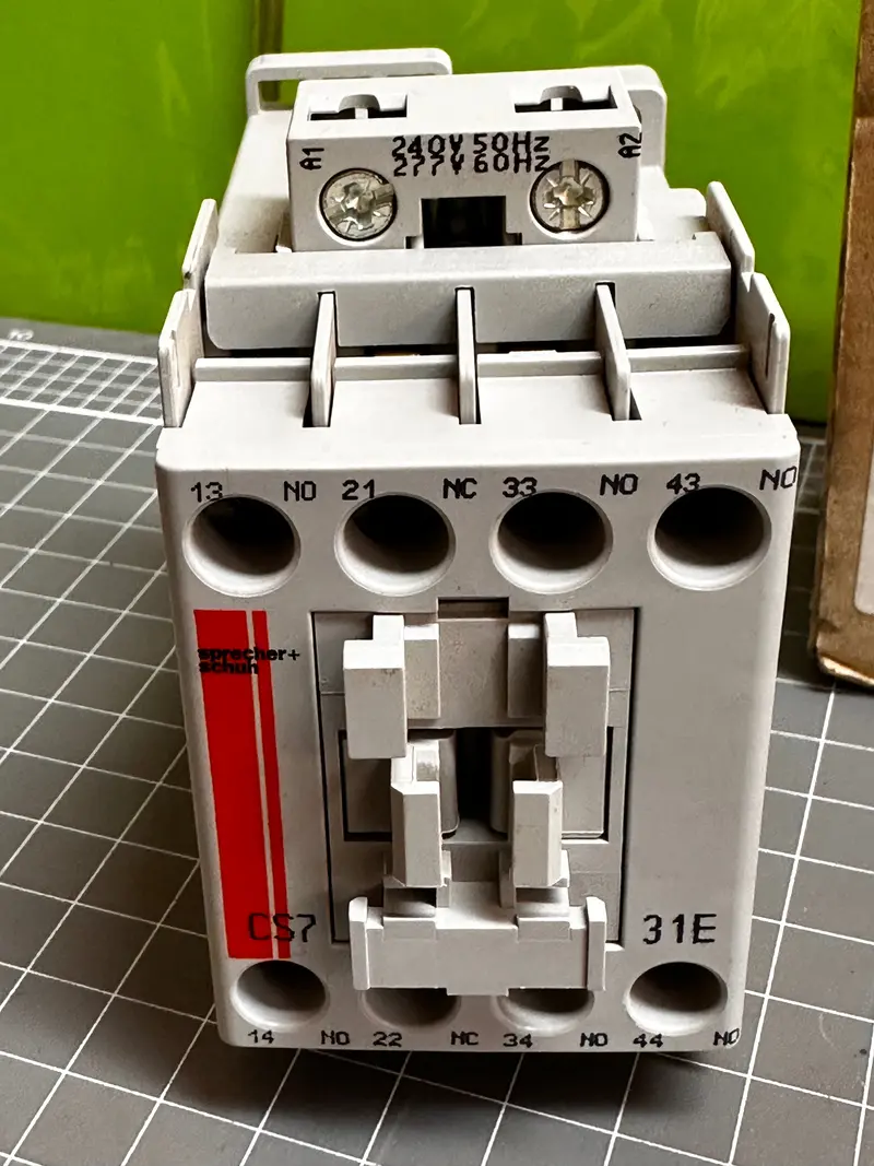 Sprecher + Schuh Cs7-31E-277 Control Relay 1