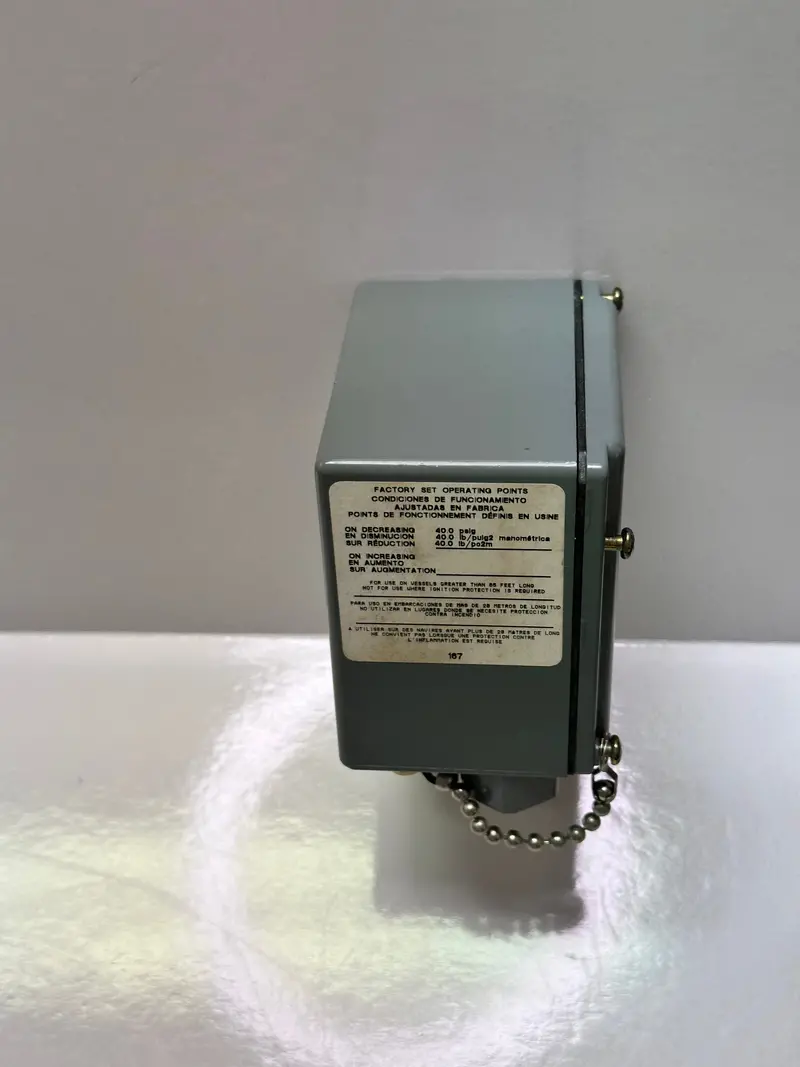 Square D 9012Gaw4 Pressure Switch Spdt - 1.5 To 75 Psi - 1/4"-18 Nptf - Screw Clamp Terminals 2