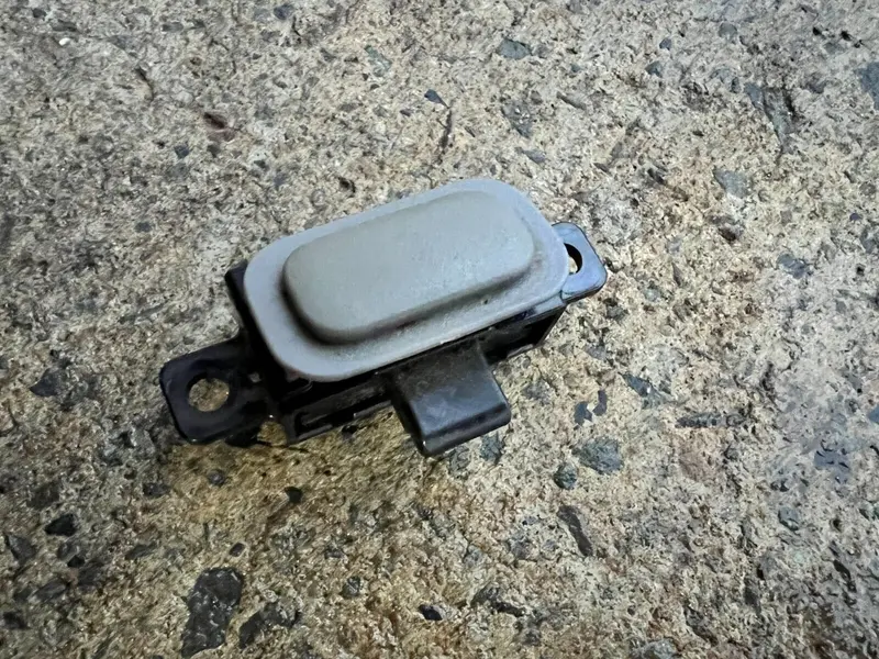 Subaru Forester 02 - 07 Sg Sg9 Factory Center Console Lid Release Button Genuine 1