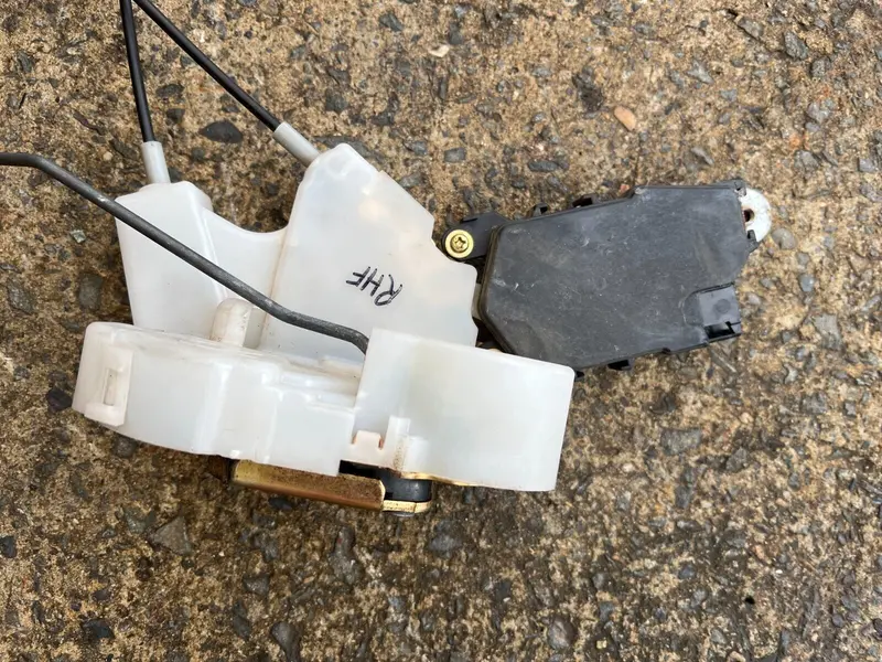 Subaru Forester 02 - 07 Sg Sg9 Front Driver Side Door Lock Actuator Rhf Genuine 1