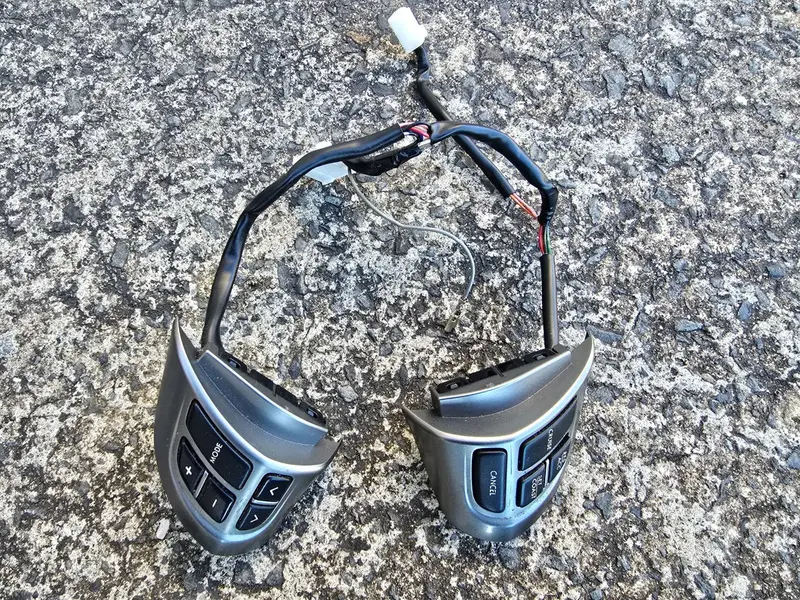 Subaru Forester Sh 08 - 12 Factory Steering Wheel Buttons Controls Volume Cruise 1