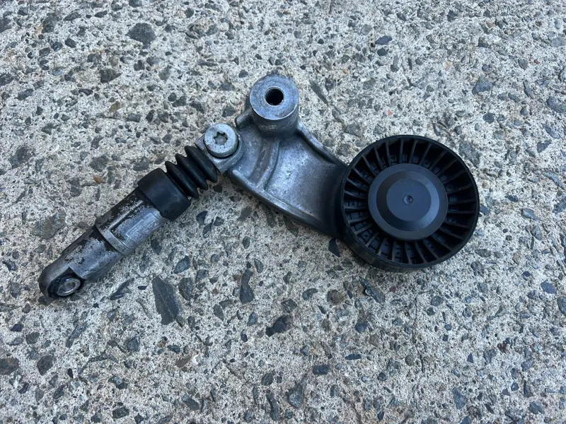 Subaru Forester Sh 2008 - 12 Fb25 Engine Belt Tensioner Pulley Bracket Genuine 1