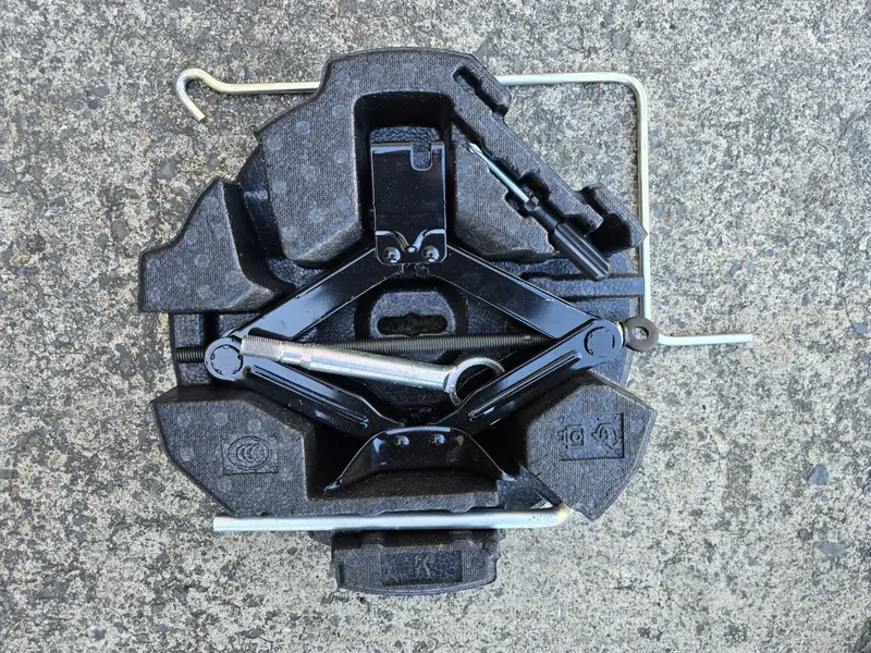 Subaru Forester Sj 13 - 18 Factory Spare Wheel Brace Tow Tool Kit Jack Genuine 1