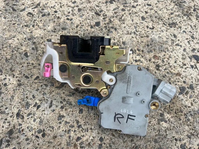 Subaru Impreza Gda Gdb Wrx 02 - 07 Right Front Door Lock Actuator Rhf Genuine 1