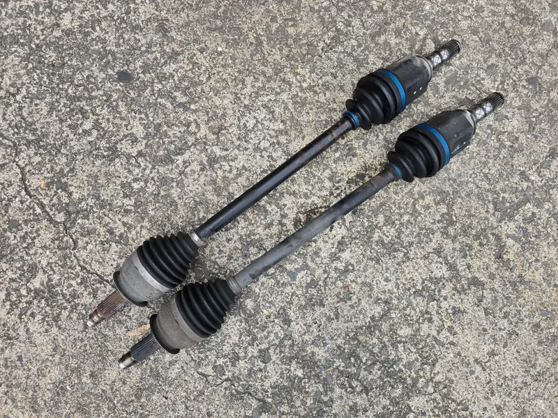 Subaru Impreza Gh 2008 - 11 Front Driveshafts Cv Joints Drive Shaft Diff Genuine 1