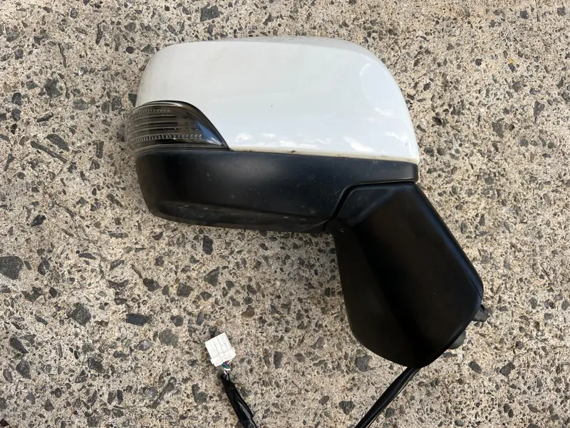 Subaru Impreza Gj 12 - 16 Right Driver Side Wing Mirror White K1x Rh R Genuine 1