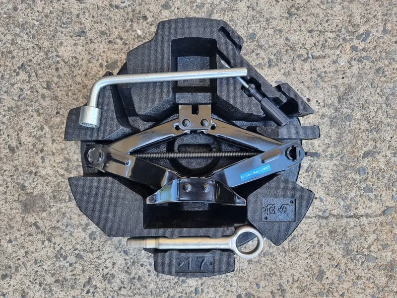 Subaru Impreza Rs 08 - 11 Gh G3 Factory Spare Wheel Tyre Change Jack Tool Kit 1