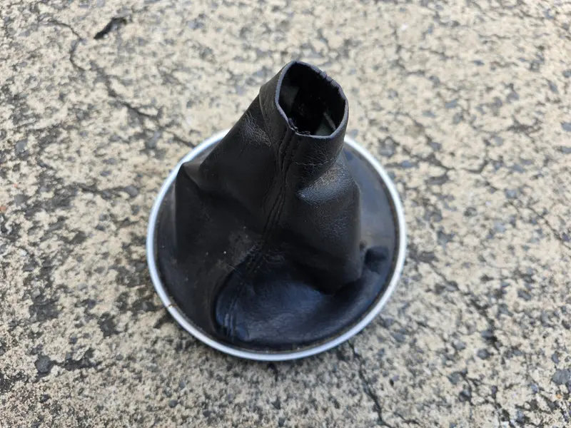 Subaru Liberty 2006 - 2009 Genuine 6 Speed Gear Knob Shifter Manual Leather Boot 1