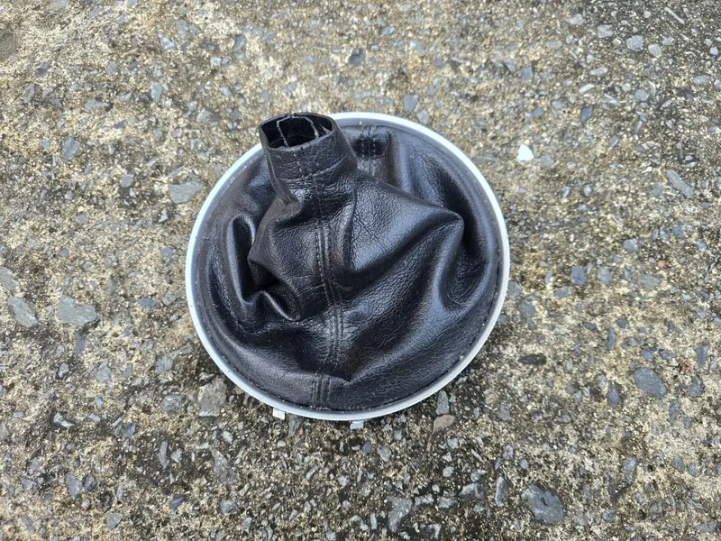 Subaru Liberty 2006 - 2009 Genuine 6 Speed Gear Knob Shifter Manual Leather Boot 1