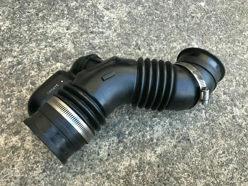 Subaru Liberty 2007 - 2009 Gen 4 Genuine Series 2 Air Intake Plenum Plennum Pipe 1