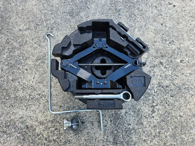 Subaru Liberty Gen 4 03 - 09 Factory Spare Wheel Brace Tow Tool Kit Jack Genuine 1