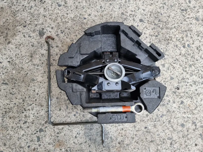 Subaru Liberty Gen 4 03 - 09 Factory Spare Wheel Brace Tow Tool Kit Jack Genuine 1