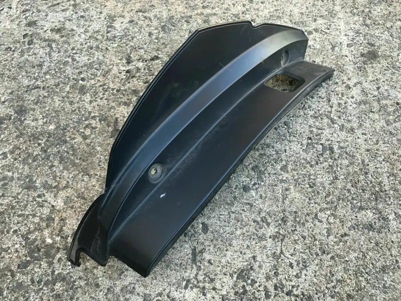 Subaru Liberty Gen 4 Wagon Manual Genuine Rear Right Tail Light Bracket Housing 2