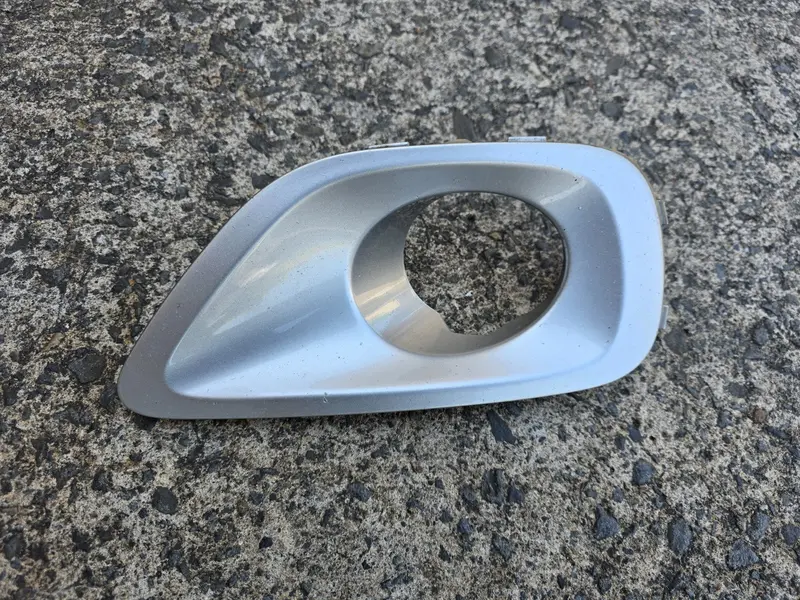 Subaru Liberty Gt Gen4 03 - 06 Fog Spot Light Surround Cover Silver 39D Right Rh 1