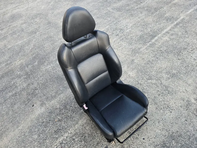 Subaru Liberty Outback 03 - 06 Factory Front Leather Passenger Seat Lh Genuine L 1
