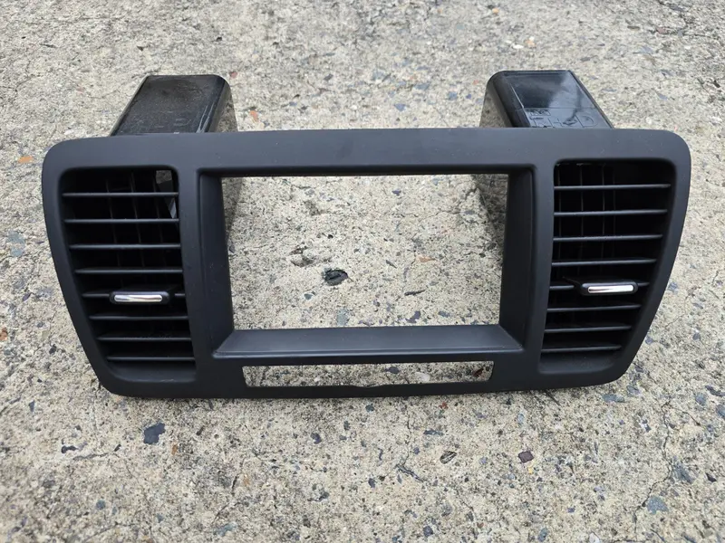 Subaru Liberty Outback 03 - 09 Top Center Dash Vents Sat Nav Screen Type Genuine 1