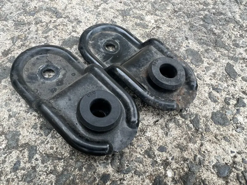 Subaru Liberty Outback 09 - 14 Radiator Top Mounts Brackets Pair Genuine Oem L R 1