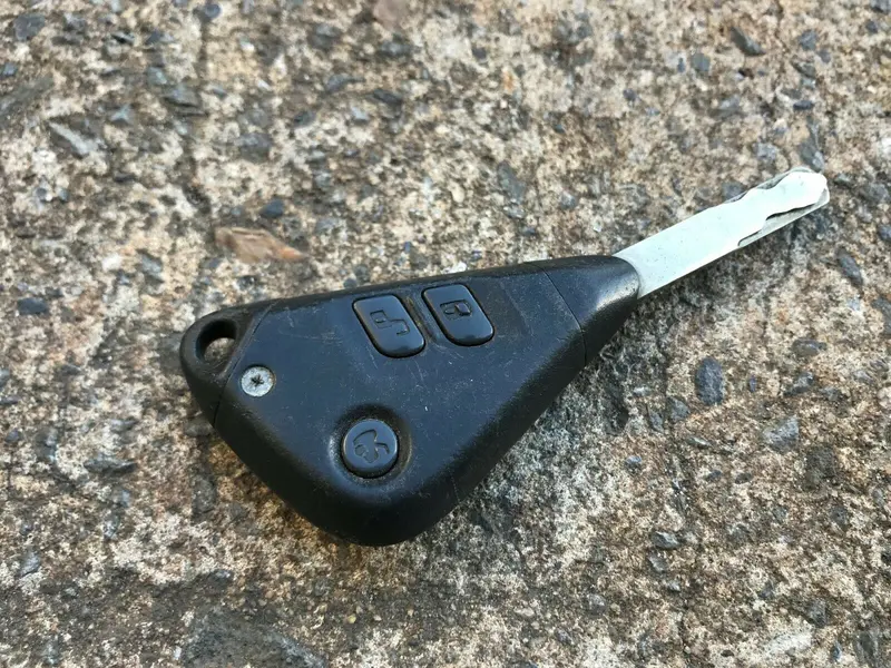 Subaru Liberty Outback Gen 4 03 - 09 Factory Original Car Key Imobiliser Fob 7 1
