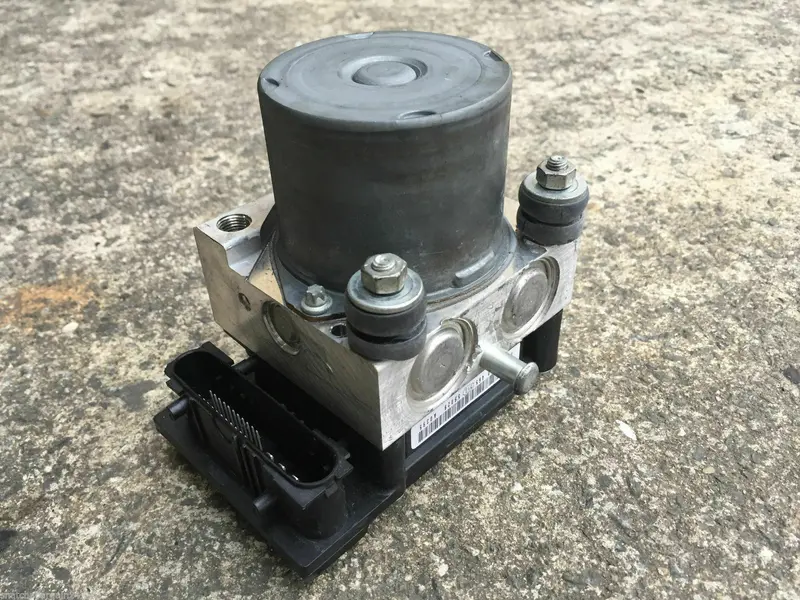 Subaru Liberty Outback Gen 4 06 Abs Control Module Brake Controller Control Ej25 1