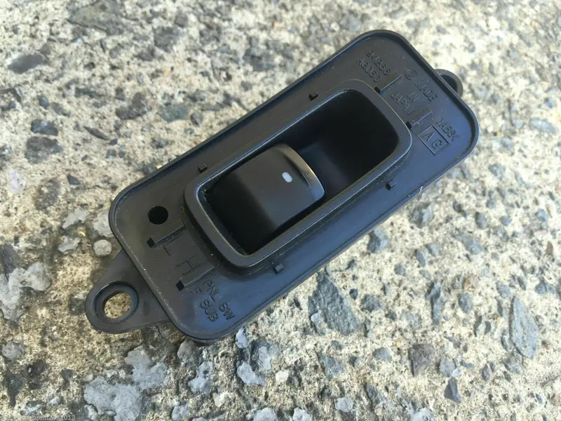 Subaru Liberty Outback Gen 4 07 Passenger Left Side Front Window Switch Control 1