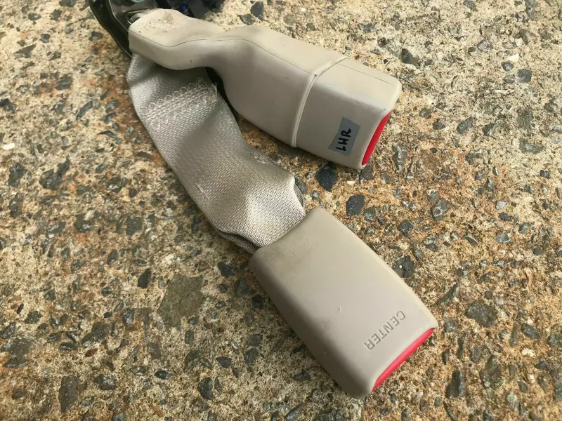 Subaru Liberty Outback Gen 4 4Th 03 09 Left Rear Center Seat Belt Buckles Cream 1