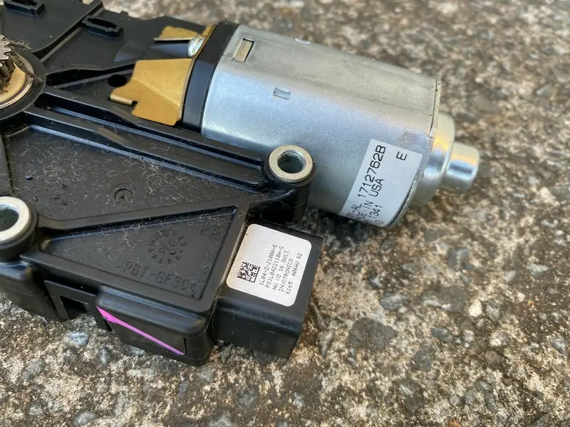 Subaru Liberty Sedan Gen 4 03 - 09 Genuine Electric Sunroof Sun Roof Motor 2