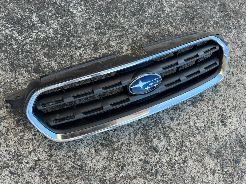 Subaru Outback 03-06 Factory Front Bumper Bar Chrome Grille Grill Badge Genuine 1