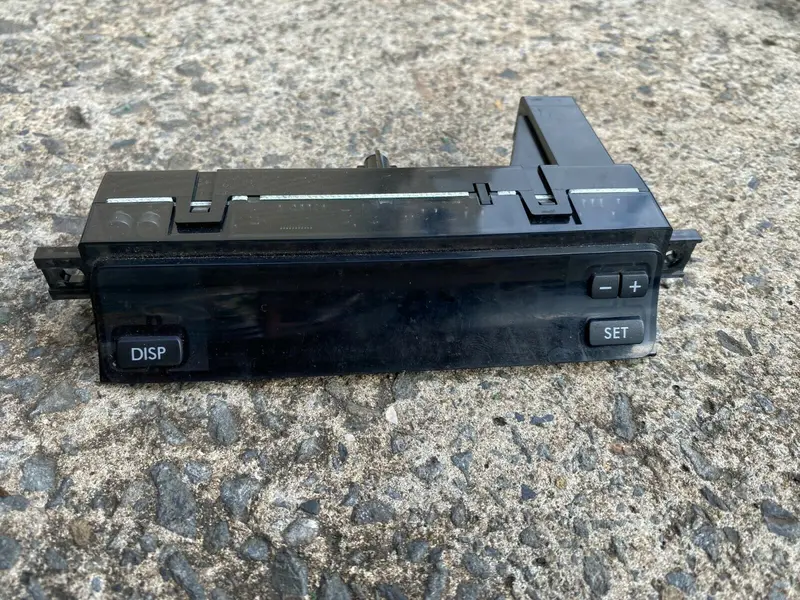 Subaru Outback Liberty 2003 - 09 Interior Dash Clock Center Lcd Display 3 Button 1