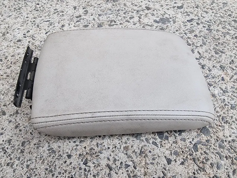 Subaru Outback Liberty Gen4 2003 06 H6 Cream Leather Interior Center Console Lid 1