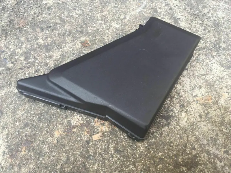 Subaru Outback Liberty Gt 2003 - 2009 Gen 4 Engine Bay Fuse Box Compartment Lid 1