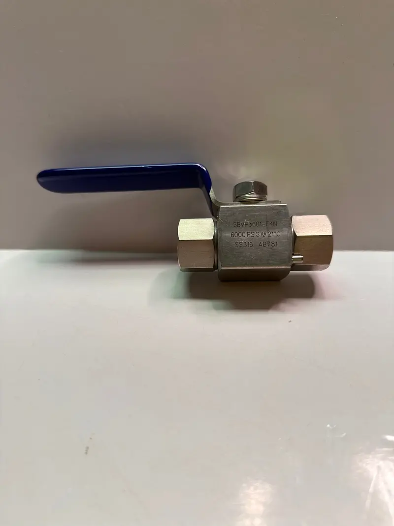 Superlok Sbvh3601-F-4N Ball Valve Ss316 6000Psig @ 21°C 1