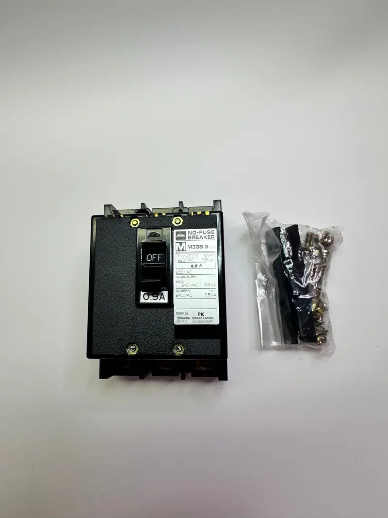 Toshiba 0.9A 3 Pole No Fuse Circuit Breaker, M30b 1