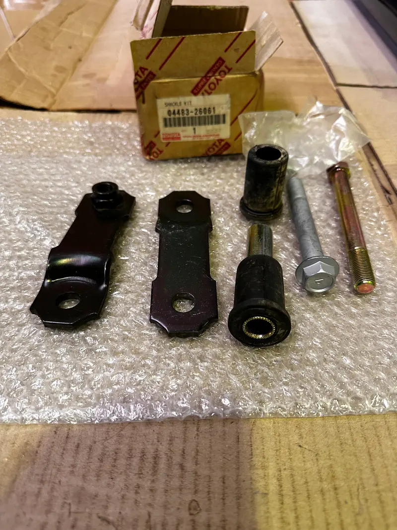 Toyota 04483-26061 Shackle Kit 1