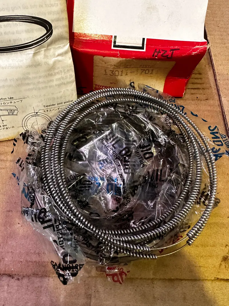 Toyota 13011-17011 Genuine Ring Set, Piston 1
