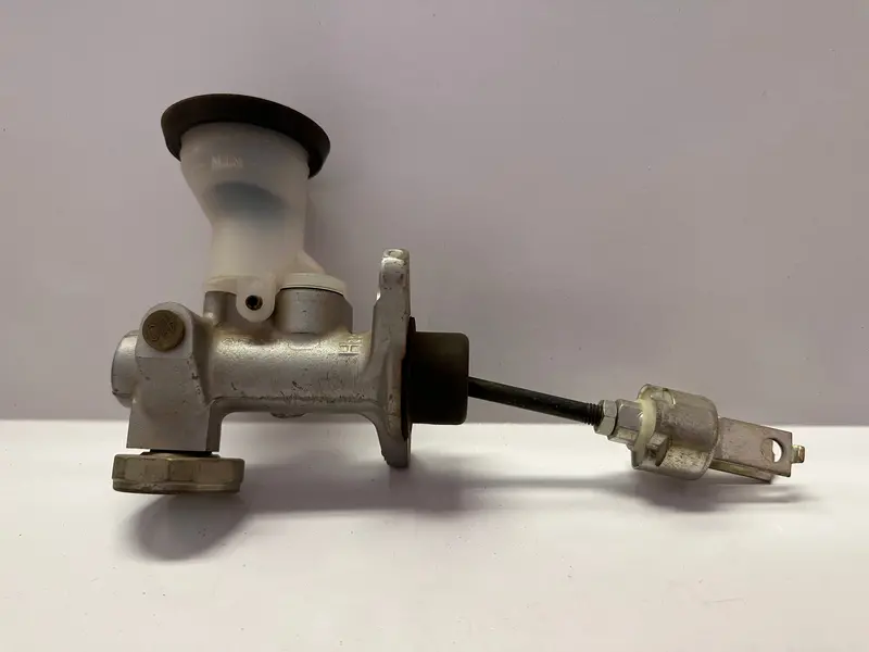 Toyota 31410-60590 Clutch Master Cylinder 1