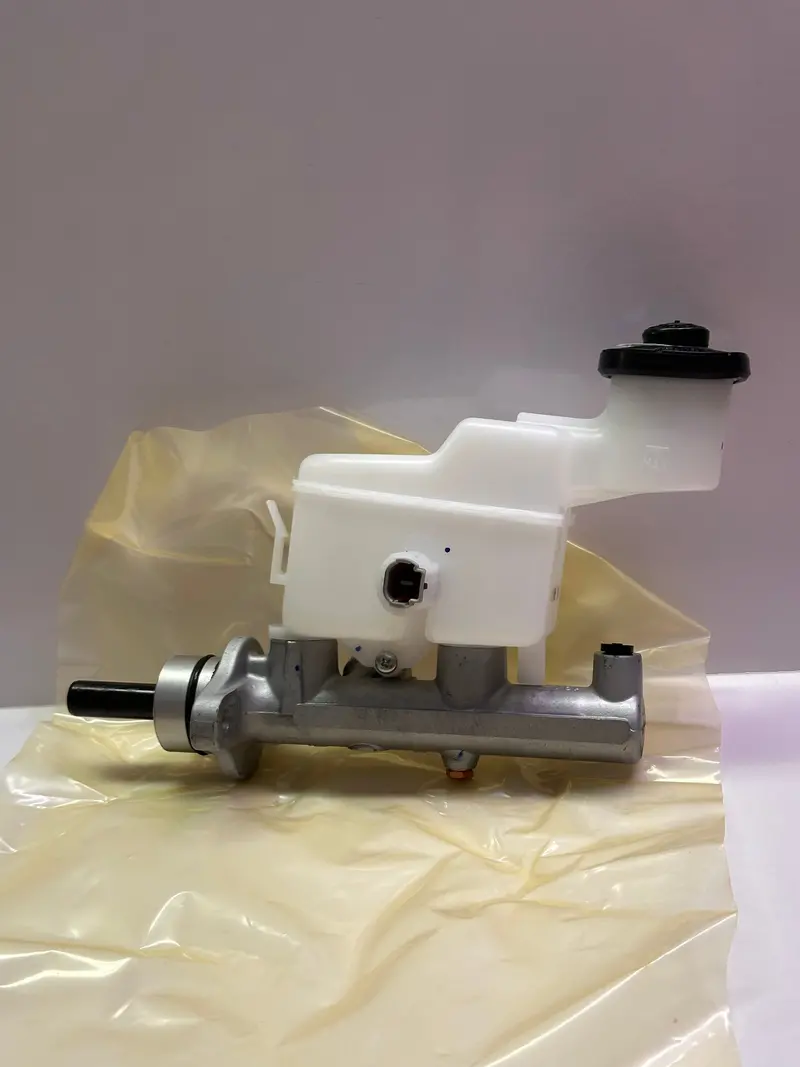 Toyota 47201-0K020 Brake Master Cylinder For Hilux 2005-2015 1
