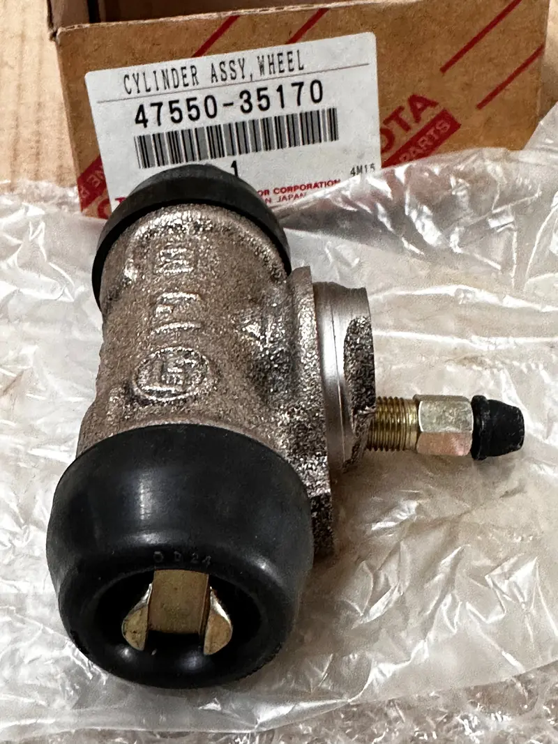 Toyota 47550-35170 Genuine Cylinder Assy, Rear Wheel Brake 1