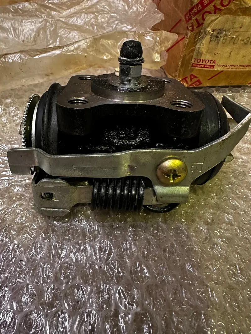 Toyota 47570-36150 Rear Wheel Cylinder Assy 1
