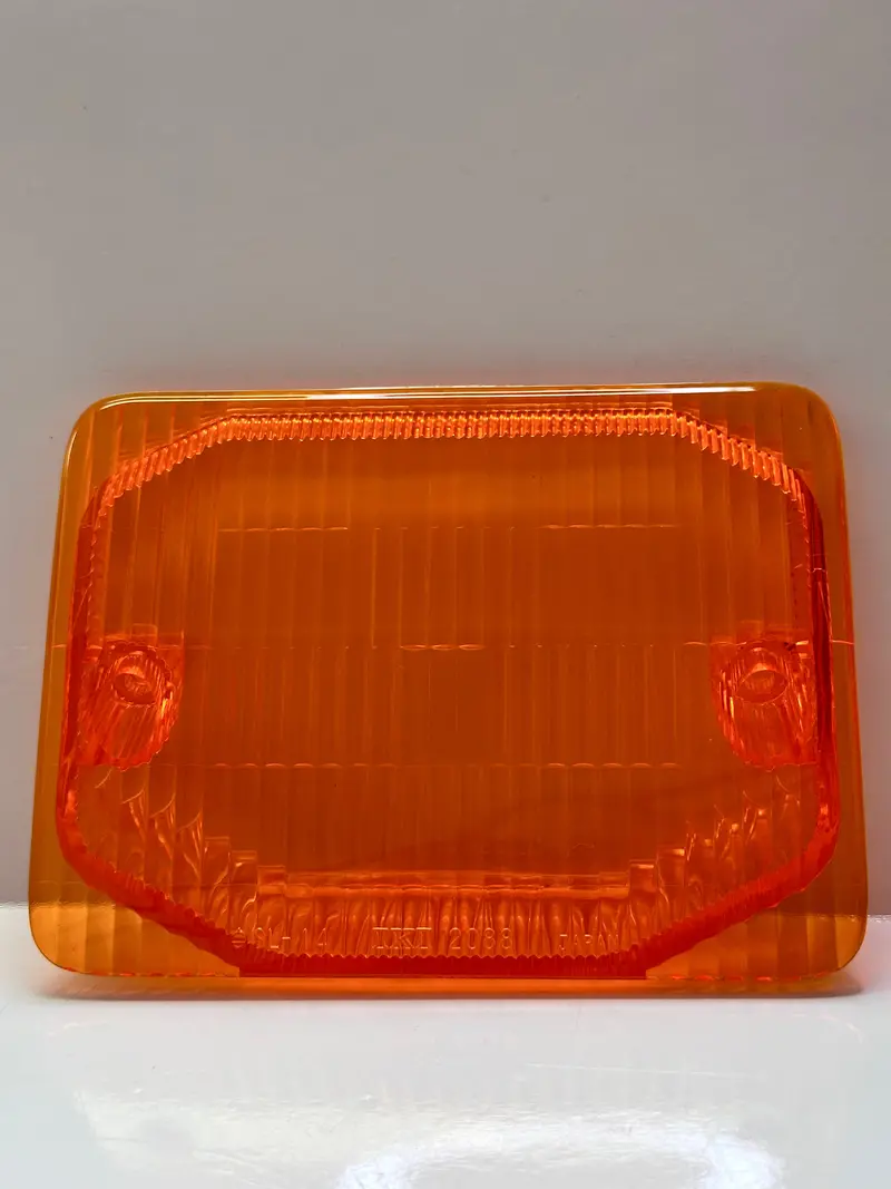 Ud Trucks 26090-Z9514 Amber Lens 1