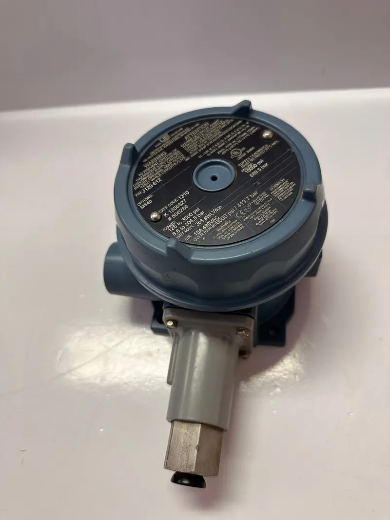 United Electric J120-612 Pressure Switch 1