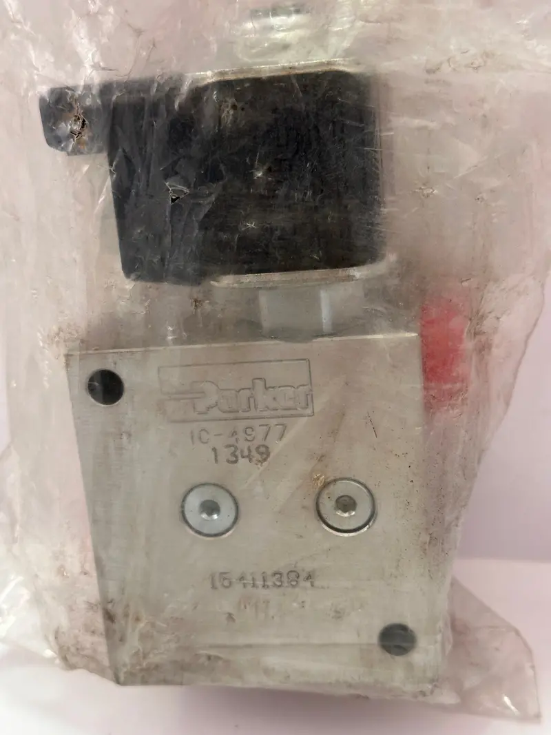 Volvo Voe 15411384 Valve/Directional Valve 1